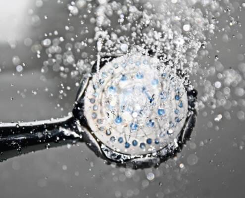De waterdruk van de douche daalt